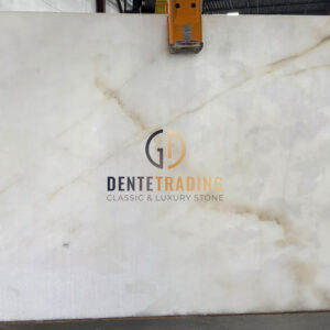 QUARZO BIANCO "WOW" #10858 3CM POLISHED 136"± X 78"±